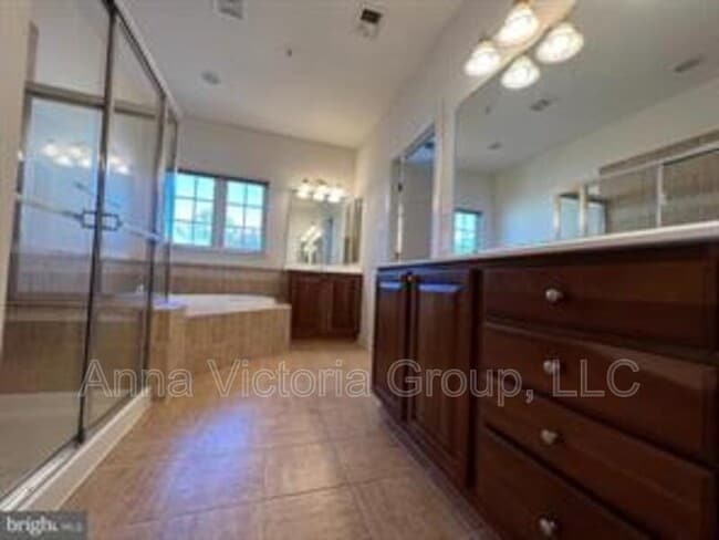 Building Photo - 15808 Buxton Pl