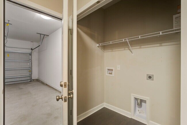 Building Photo - 108 Pine Ct