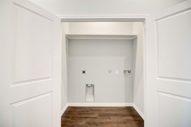 Building Photo - 4945 Ambient Dr