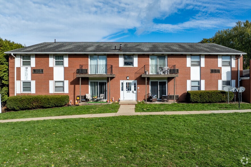 Front elevation of 8 unit building - Arbor Park Apartments