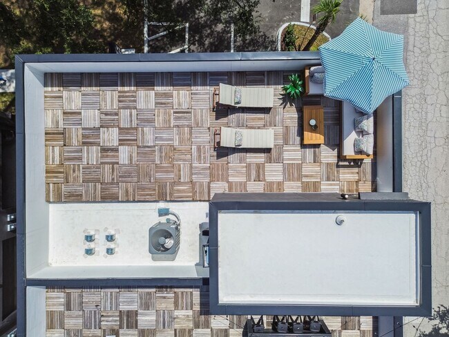 Building Photo - Canvas GWX