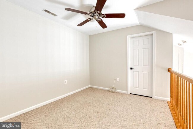 Building Photo - 400 Symphony Cir