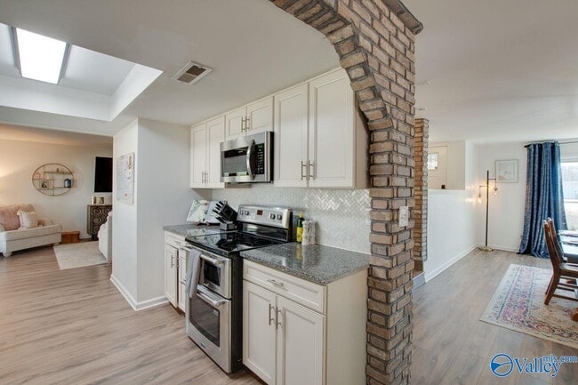 Building Photo - 2013 Wrenwood Dr SE