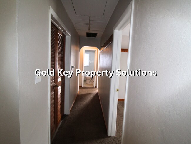 Building Photo - 3 BR 1 BA House in Meadowbrook Area with G...