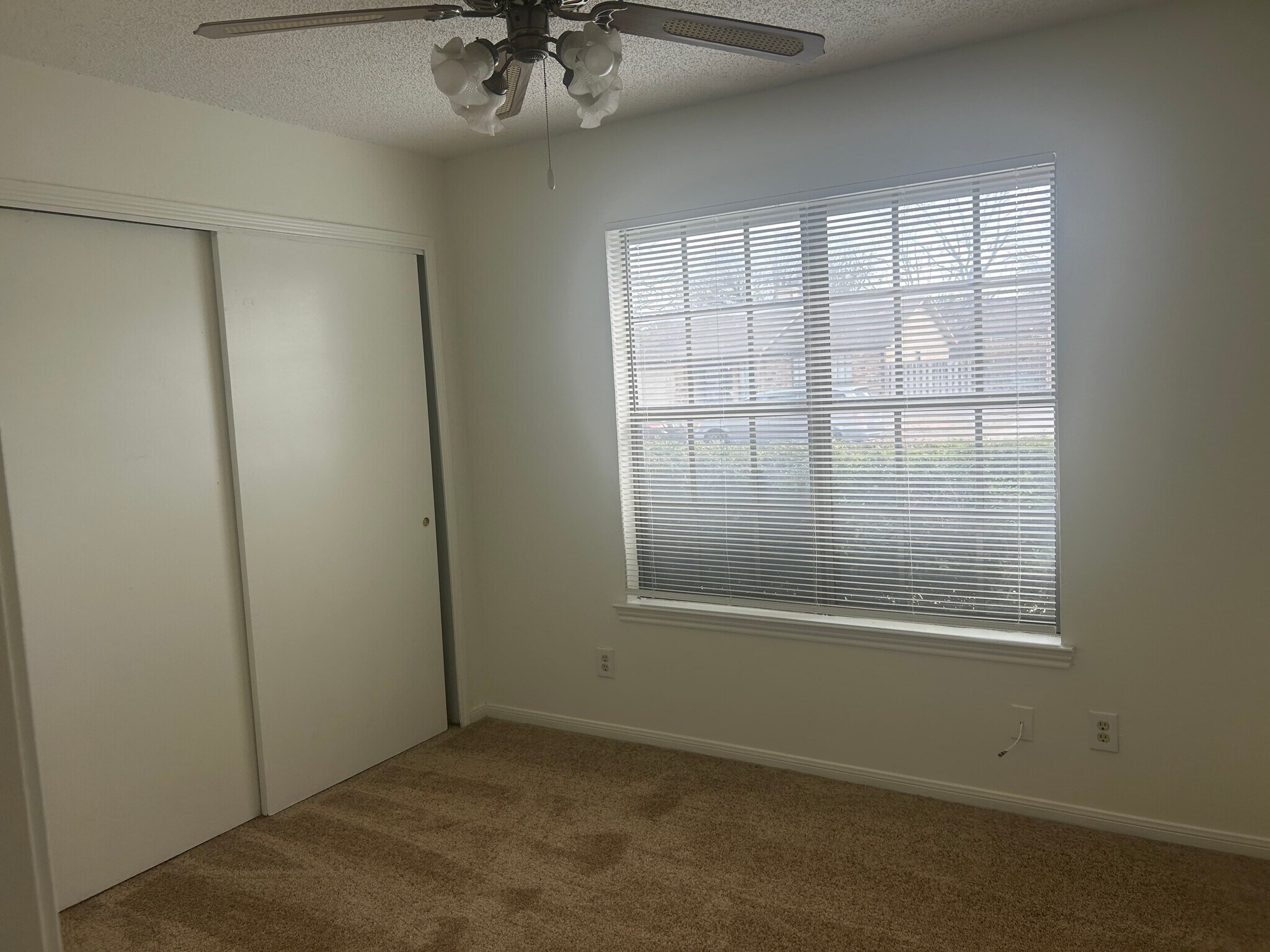 Building Photo - 1611 Mona Dr