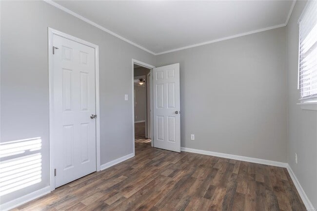 Building Photo - 221 Moncrief St