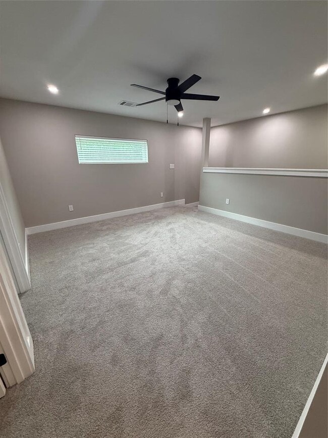 Building Photo - 201 N Vandeveer St