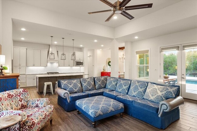 Building Photo - 625B Las Colinas Dr