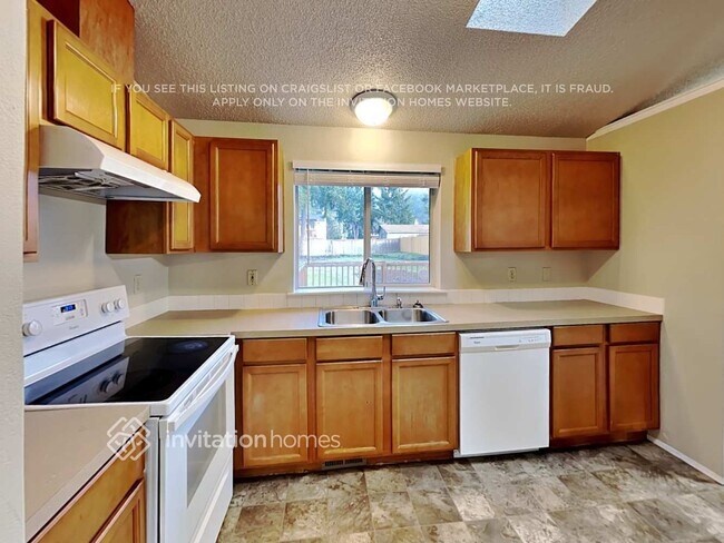 Building Photo - 605 187th St E