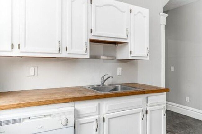 Building Photo - 360 N Garfield Ave