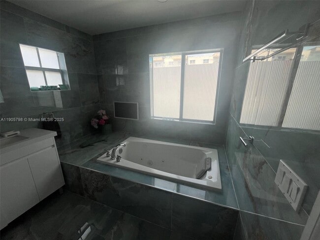 Building Photo - 3915 NE 168th St