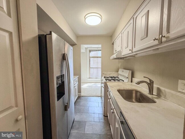 Building Photo - 3330 Woodburn Village Dr