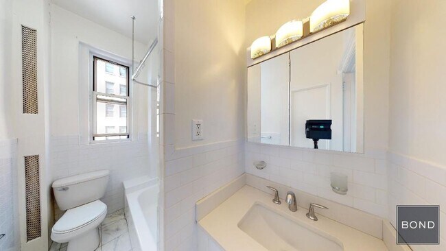 Building Photo - 120 W 86th St