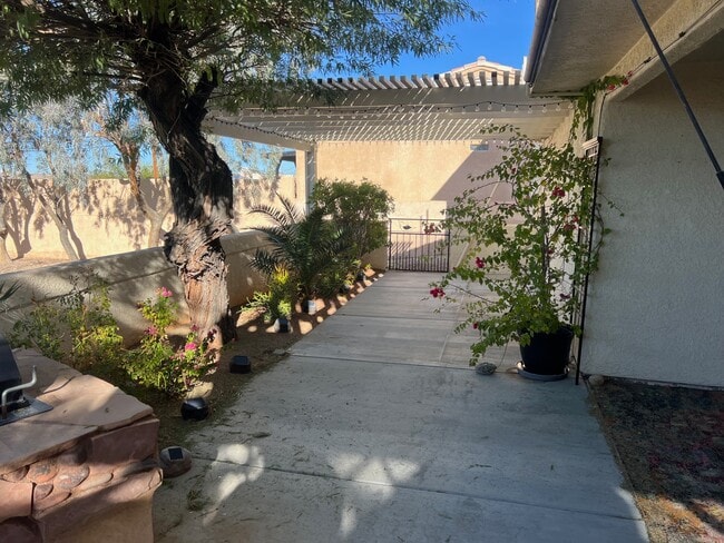 Building Photo - 3691 Tarpon Dr