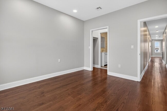 Building Photo - 579 S 12th St