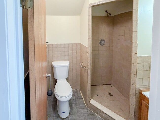 Building Photo - Quaint Affordable Studio in Townhome Community   All utilities included!