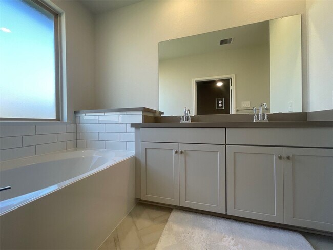 Building Photo - 12614 White Pelican Ct