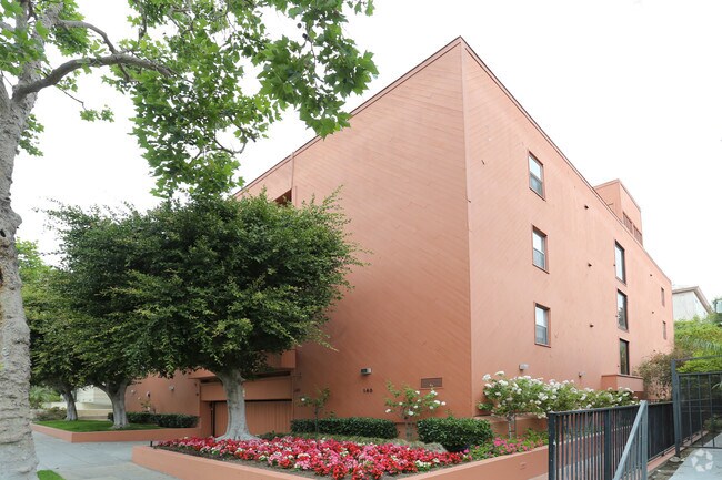 Building Photo - 140