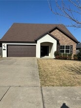 Building Photo - 4400 SW Eggersway Pl