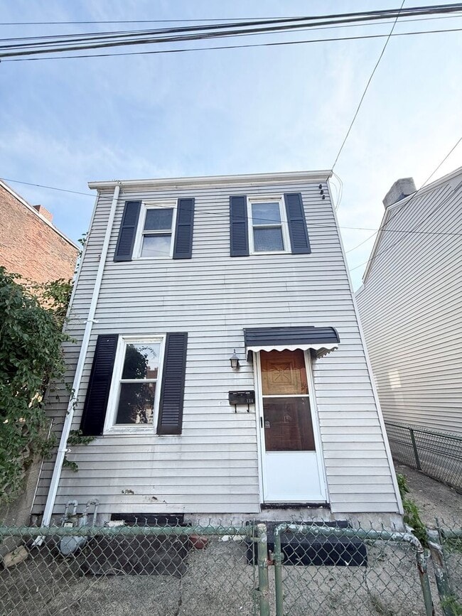 Building Photo - 134-43rd 1/2 43rd 1/2 St