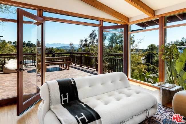 Building Photo - 2251 Sunset Heights Dr