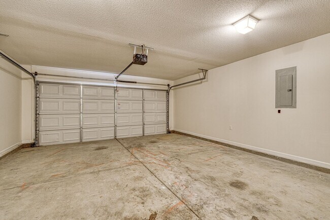 Building Photo - 567 Seays Crest Dr