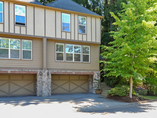Building Photo - Pristine Spacious 3 Bedroom Lake Oswego Townhome | Skylights, High Ceilings, and Mt. Park Trails ...
