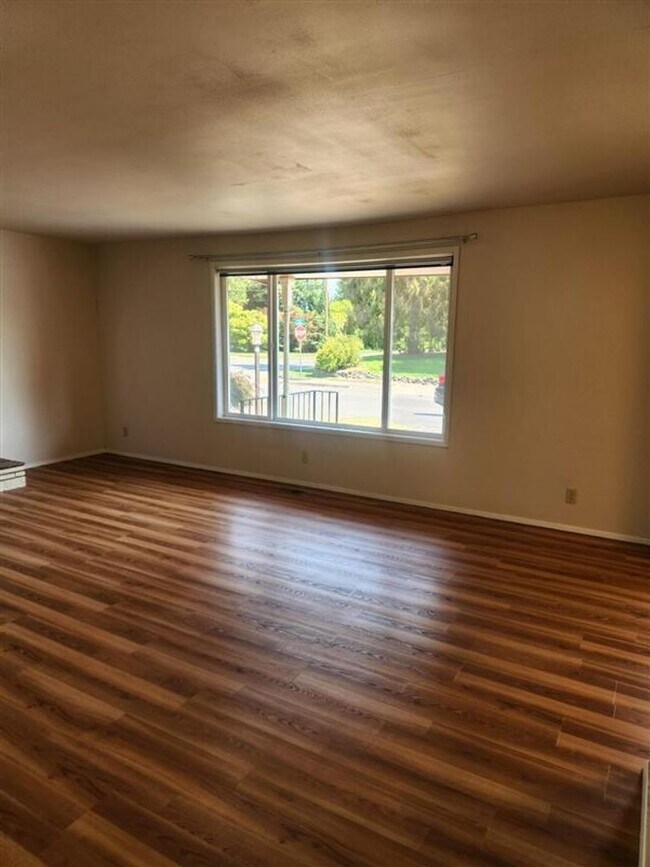 Building Photo - 101 Rainbow Dr