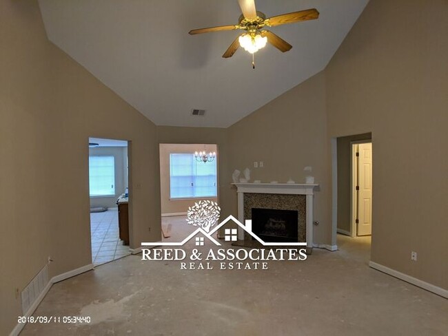 Building Photo - Southeast Memphis Home Located in Quiet Neighborhood!