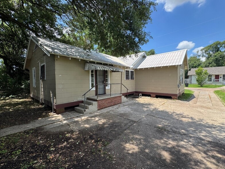Building Photo - 4912 Breckenridge Ave
