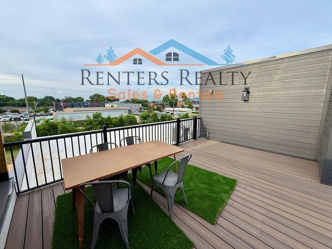 Building Photo - Stunning 3 Bedroom with Rooftop Terrace