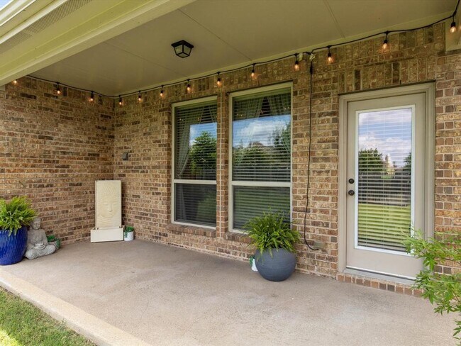 Building Photo - 8720 Devonshire Dr