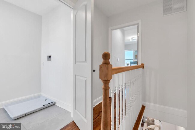 Building Photo - 3405 Claremont St