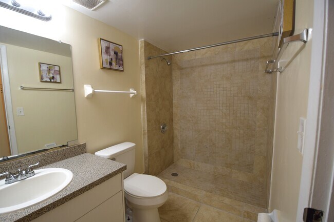 Building Photo - 3421 Winkler Ave