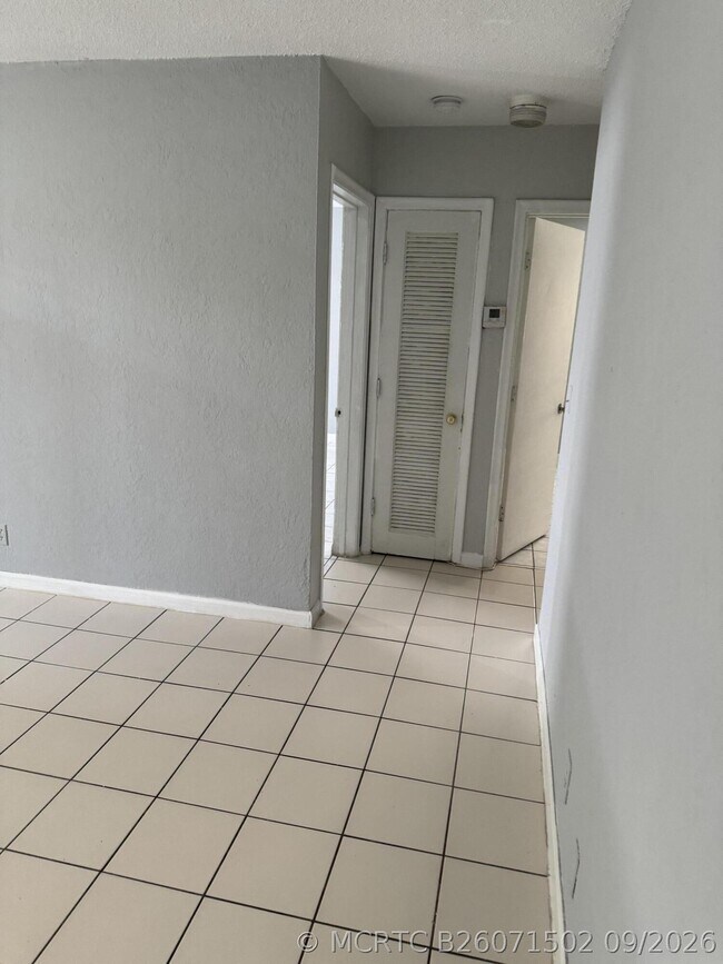 Building Photo - 4231 NW 31st Ave