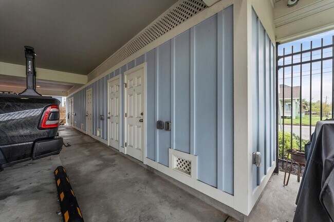 Building Photo - 1325 35th St