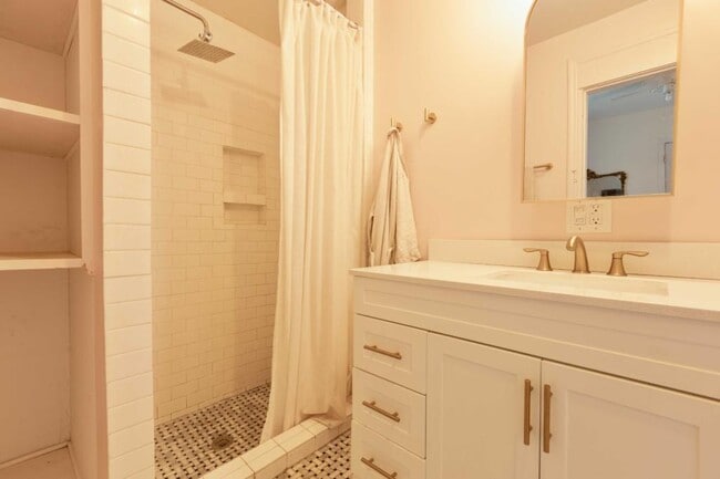 Building Photo - 303 Shawnee Trail