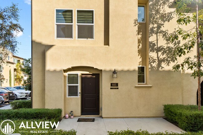 Building Photo - Bright & Upgraded 2 bedroom Anaheim Townhome in Prime Location!