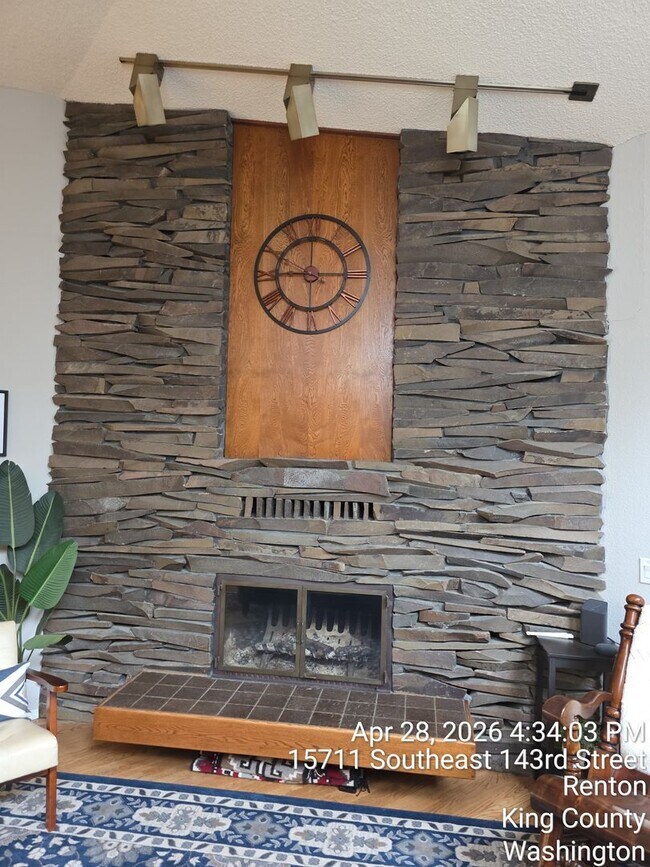 Building Photo - Renton - 4 bedroom 2.5 bath rental home - Custom home with large rooms - Available July 5th 2026