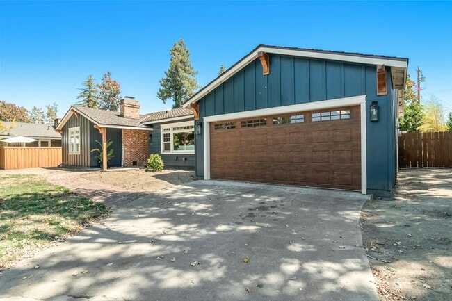 Building Photo - 1531 W Laurel Ave