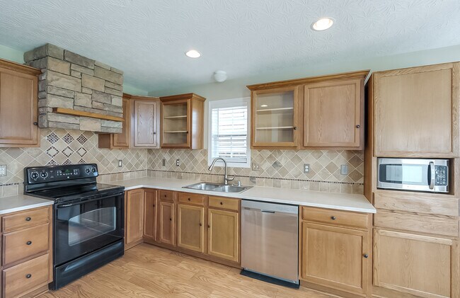 Building Photo - 2481 Crescenzio Way