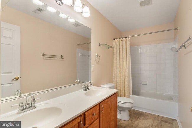 Building Photo - 6910 Governors Grant Ln