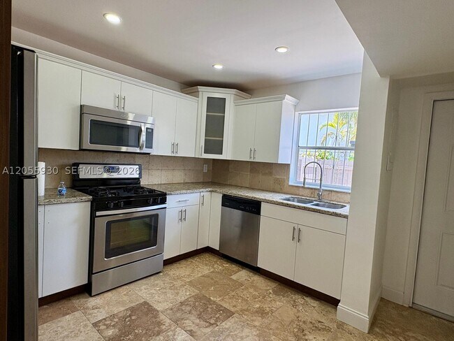 Building Photo - 6979 SW 110th Pl