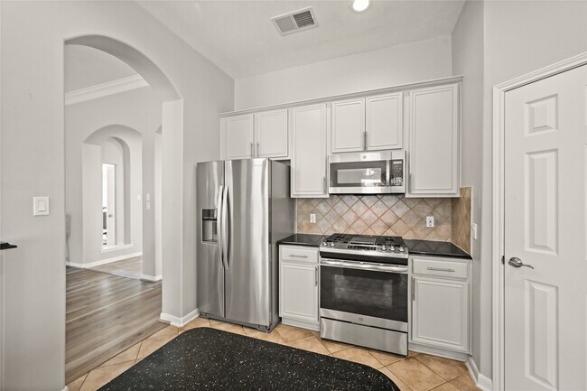 Building Photo - 1330 Leigh Gdns Dr