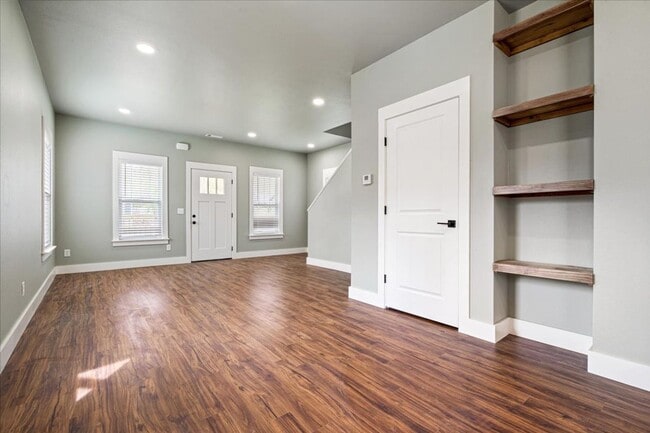 Building Photo - Brand New Cottage close to downtown and U ...