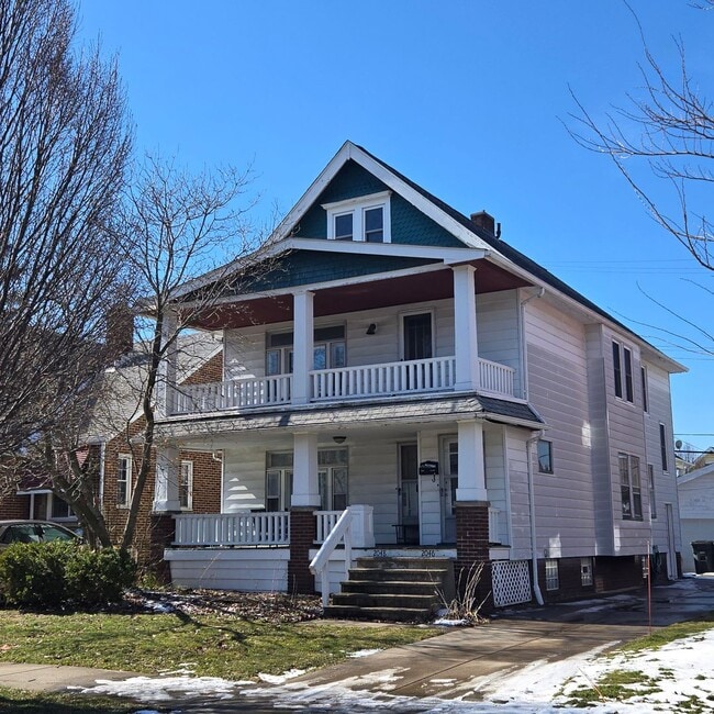 Building Photo - 2046 Wyandotte Ave