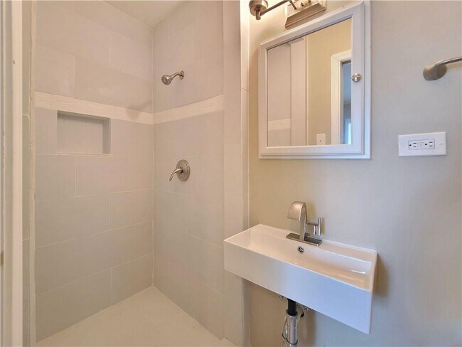 Building Photo - 3225 Forrest Hills Dr SW