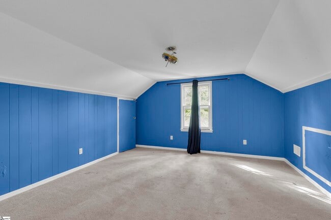 Building Photo - 203 Roper Mountain Rd Ext