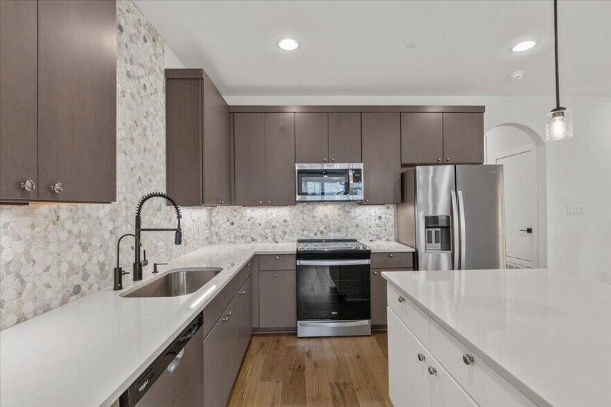 Building Photo - 315 Holton Dr