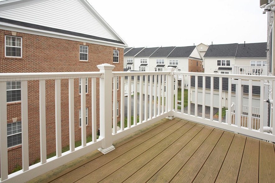 Building Photo - 560 Odendhal Ave